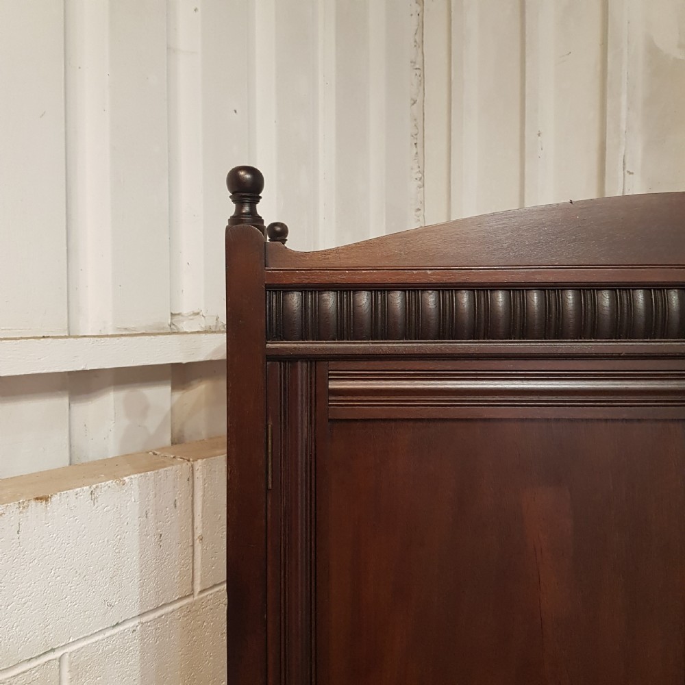 AN ANTIQUE EDWARDIAN OAK ARTS AND CRAFTS WARDROBE C1900 View V