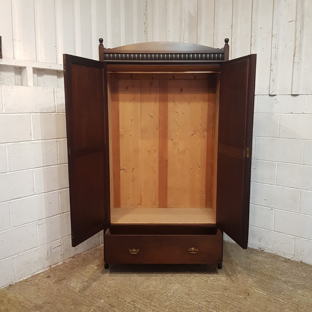 AN ANTIQUE EDWARDIAN OAK ARTS AND CRAFTS WARDROBE C1900 View VII