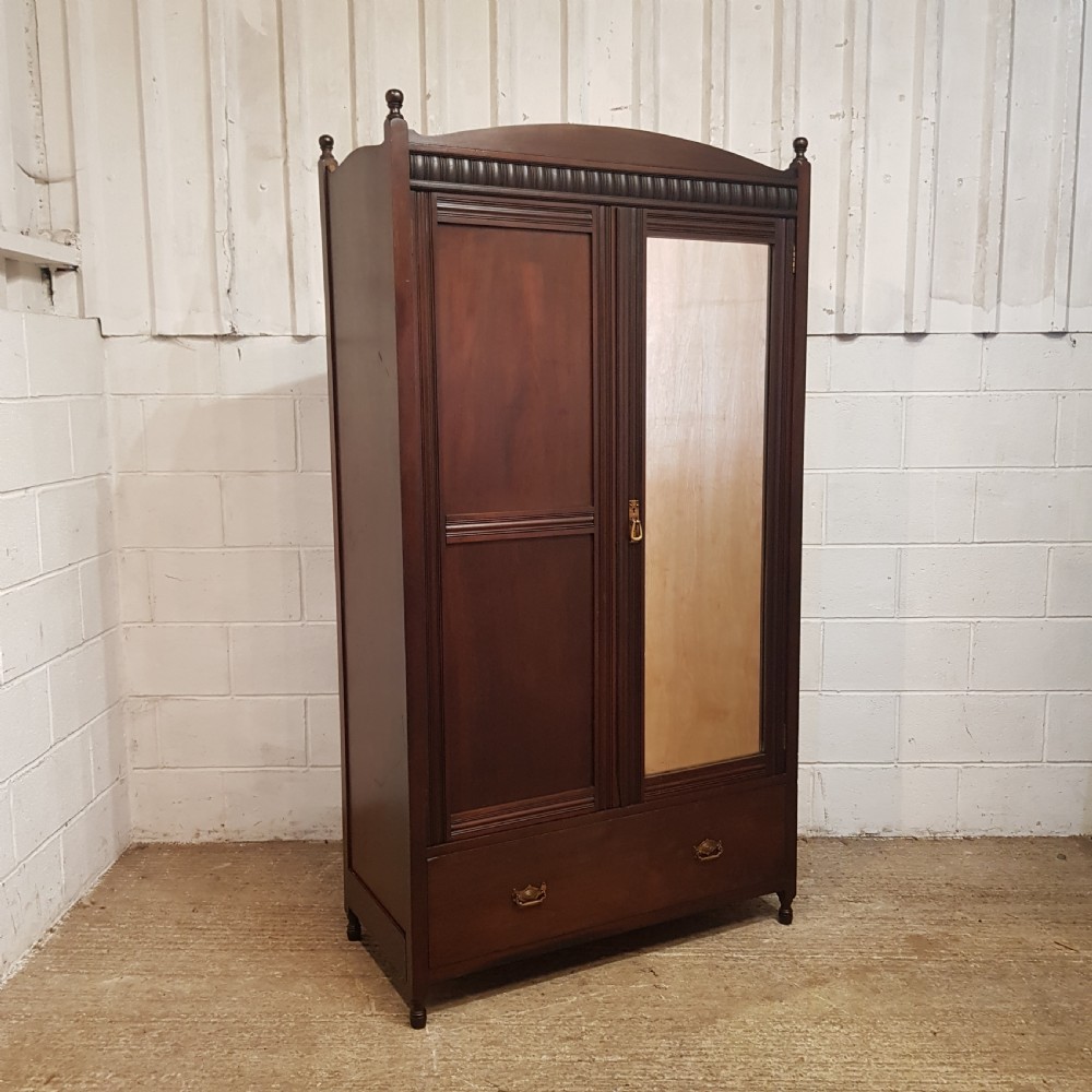 AN ANTIQUE EDWARDIAN OAK ARTS AND CRAFTS WARDROBE C1900 View VIII
