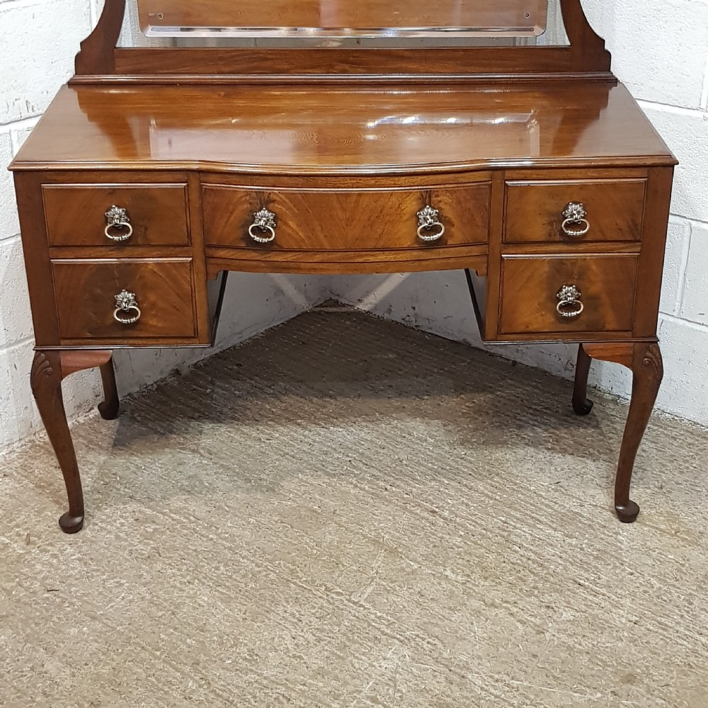 AN ANTIQUE MAHOGANY DRESSING TABLE C1920 View II