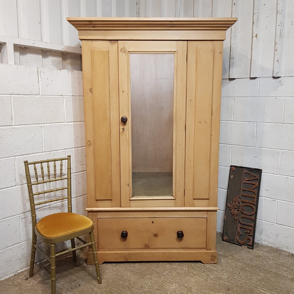 AN ANTIQUE VICTORIAN PINE WARDROBE C1890