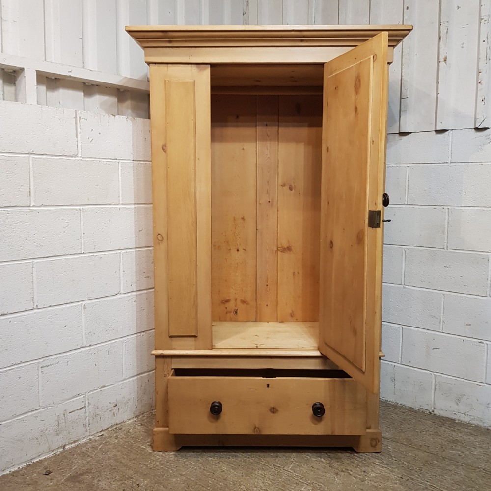 AN ANTIQUE VICTORIAN PINE WARDROBE C1890 View V