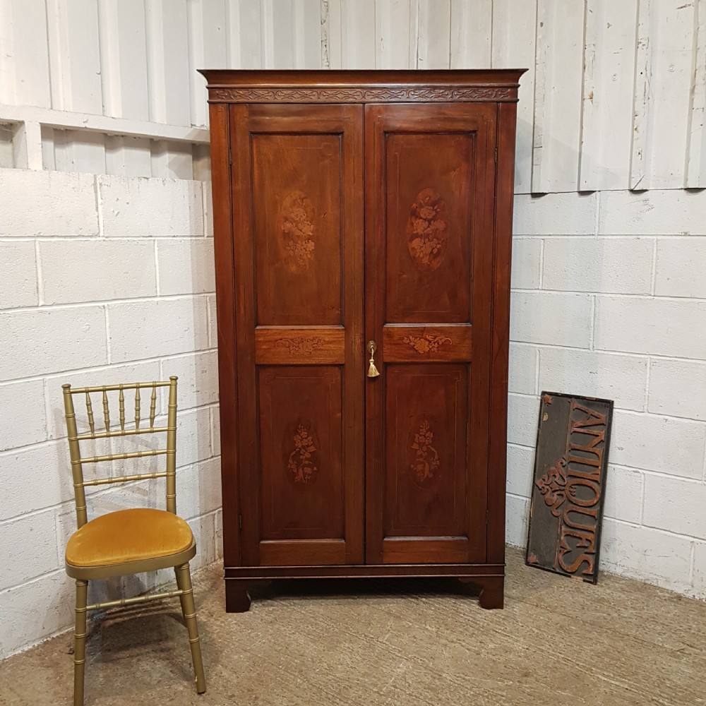 A GEORGE 3rd MAHOGANY DOUBLE WARDROBE C1800