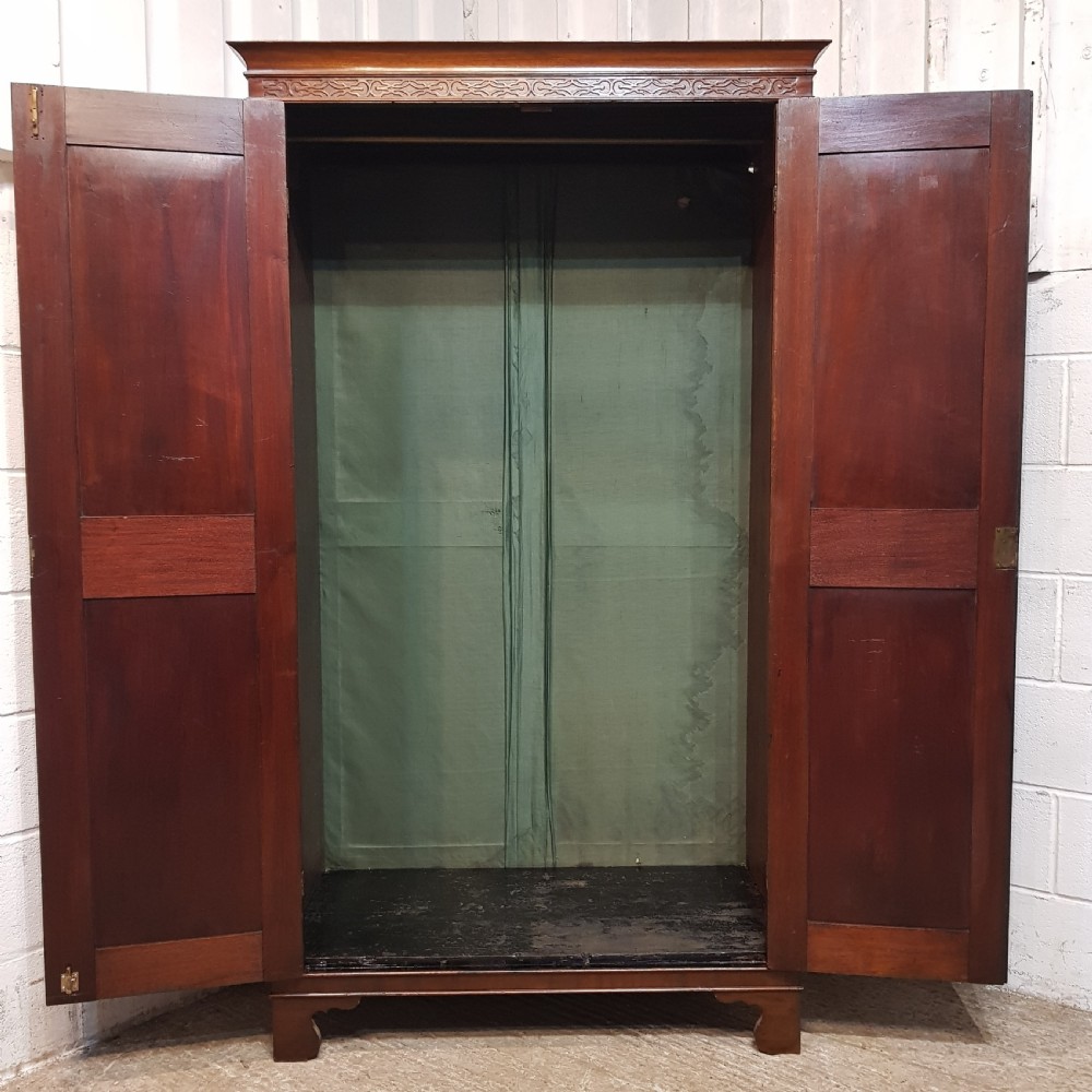 A GEORGE 3rd MAHOGANY DOUBLE WARDROBE C1800 View VI