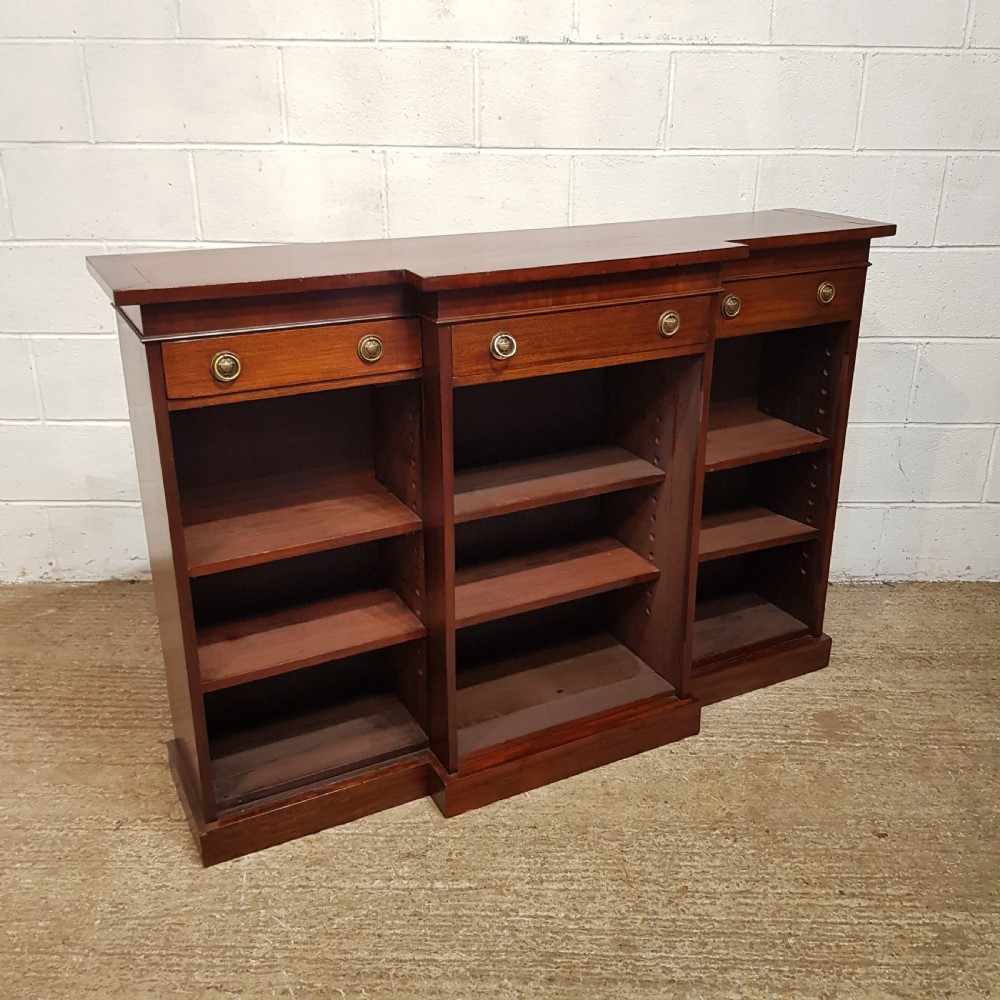 AN ANTIQUE EARLY VICTORIAN MAHOGANY BREAKFRONT OPEN BOOKCASE C1850 View V