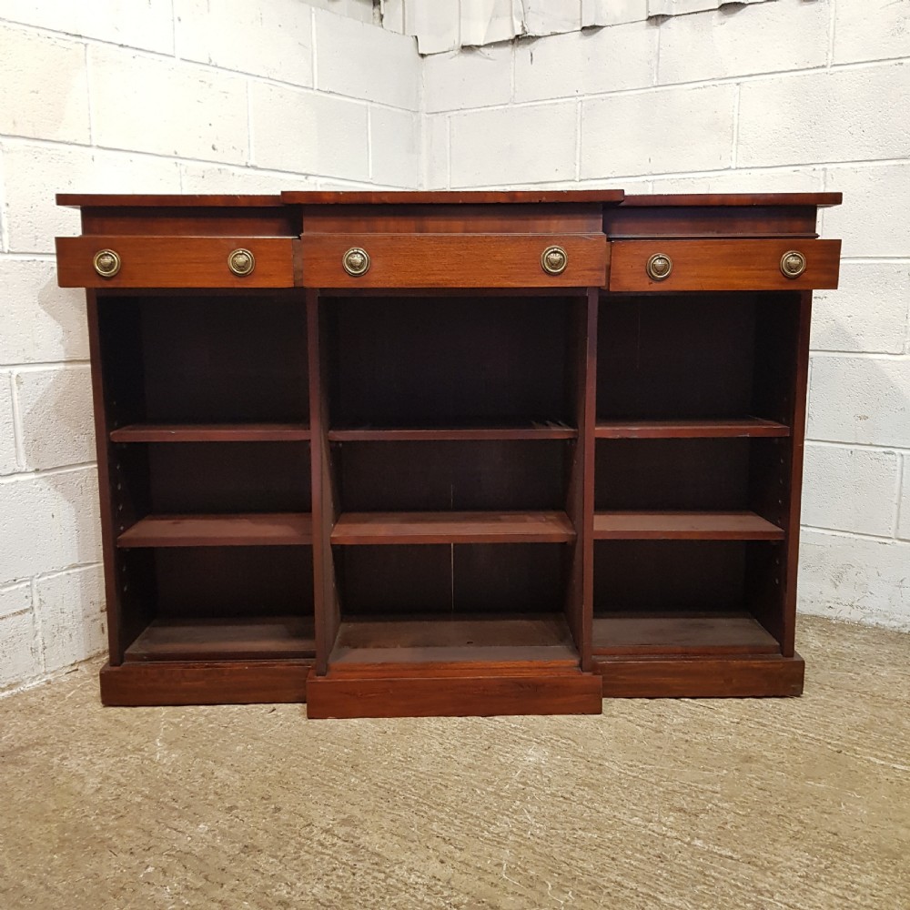 AN ANTIQUE EARLY VICTORIAN MAHOGANY BREAKFRONT OPEN BOOKCASE C1850 View VII