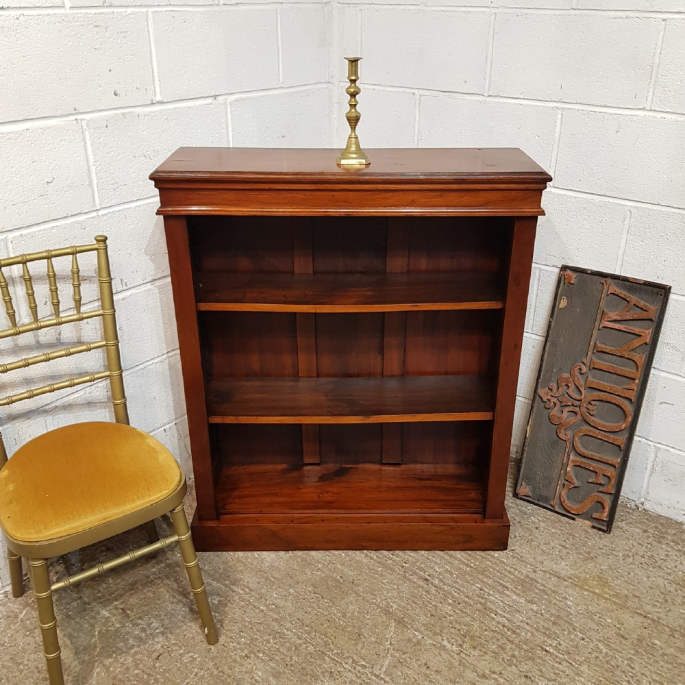 AN ANTIQUE VICTORIAN SMALL OPEN MAHOGANY BOOKCASE C1860