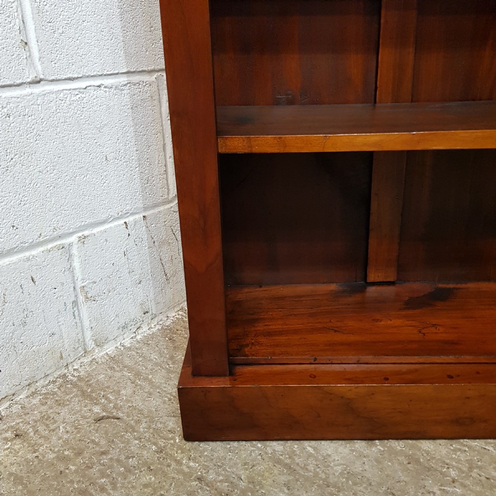 AN ANTIQUE VICTORIAN SMALL OPEN MAHOGANY BOOKCASE C1860 View III