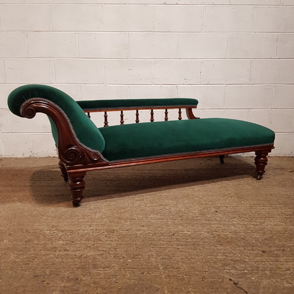 A VICTORIAN MAHOGANY FRAMED CHAISE LONGUE C1880