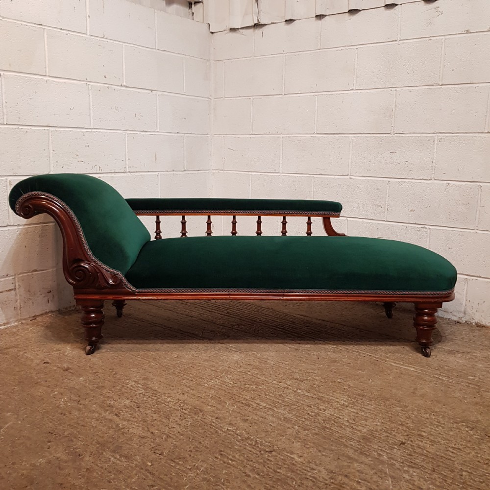 A VICTORIAN MAHOGANY FRAMED CHAISE LONGUE C1880 View II