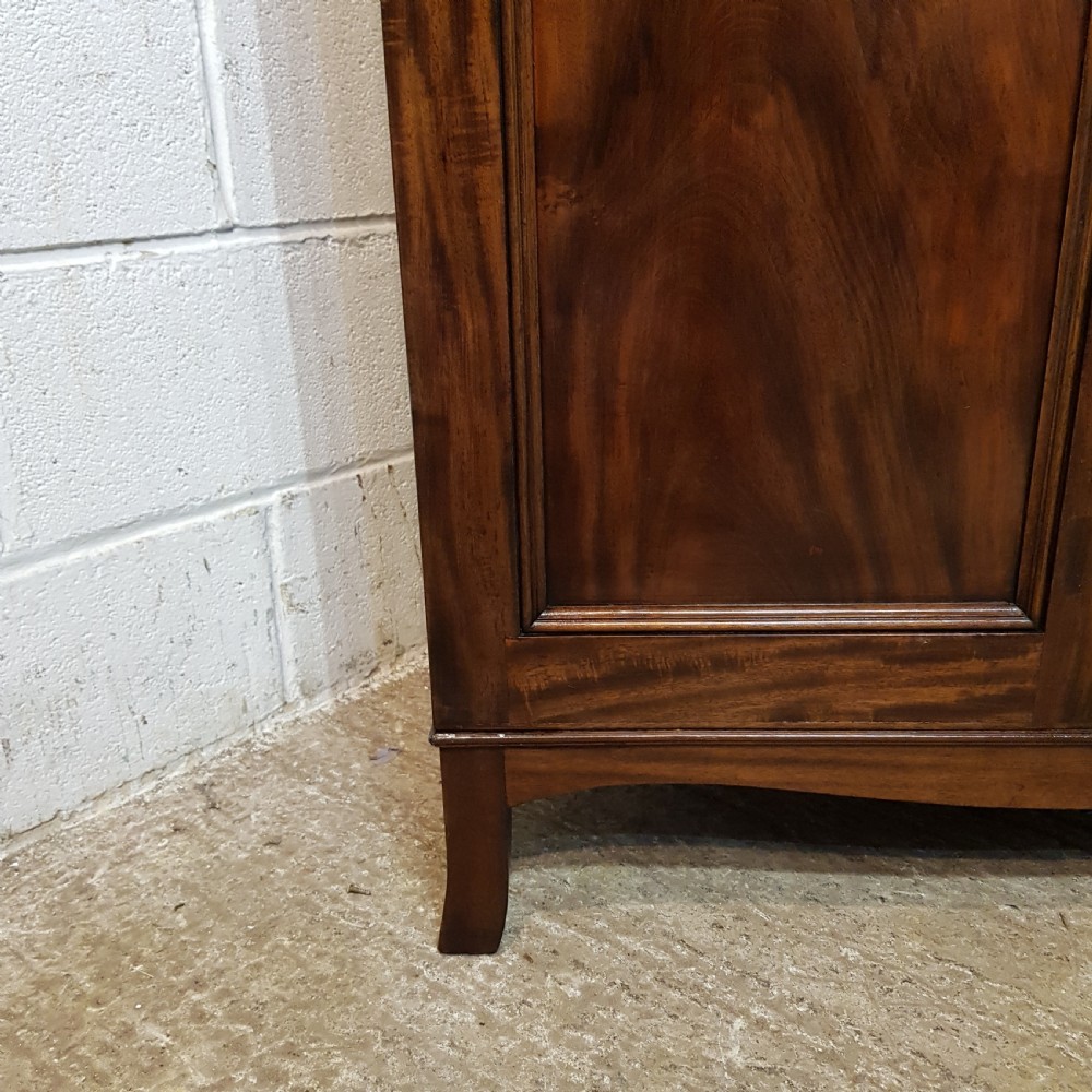 A GEORGE 3rd SMALL MAHOGANY WARDROBE C1800 View II