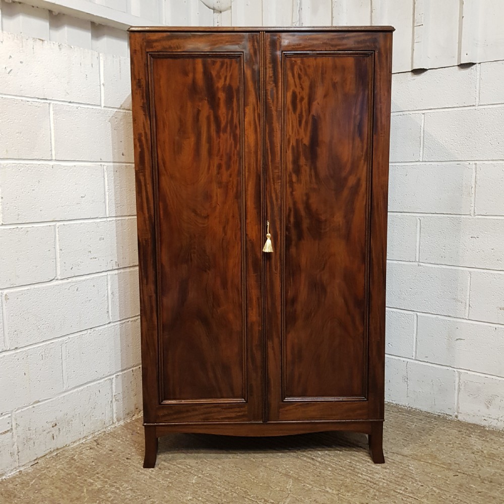 A GEORGE 3rd SMALL MAHOGANY WARDROBE C1800 View III