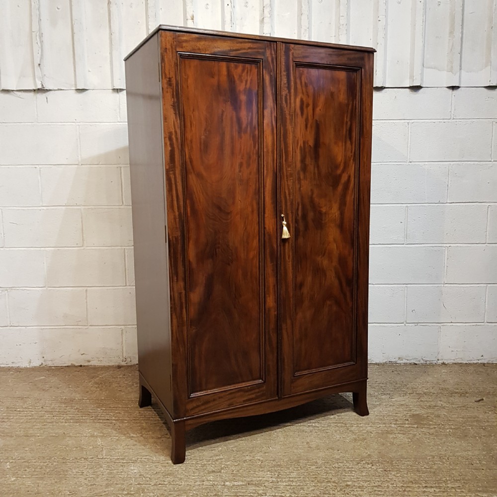 A GEORGE 3rd SMALL MAHOGANY WARDROBE C1800 View VII