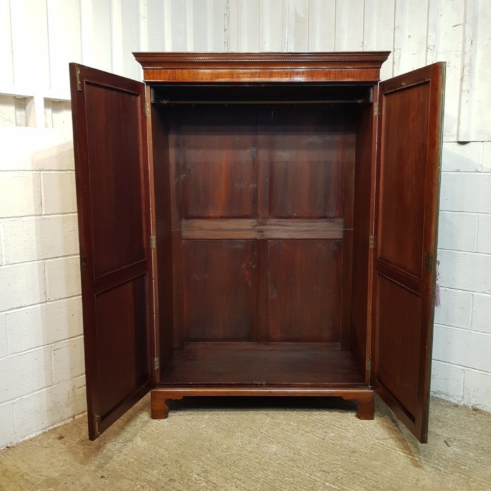 AN ANTIQUE REGENCY MAHOGANY DOUBLE WARDROBE C1810 View VII