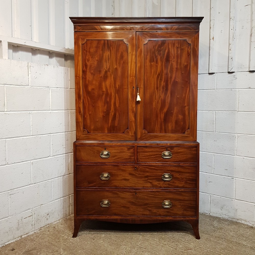 AN ANTIQUE GEORGE 3rd MAHOGANY CLOTHES PRESS C1800