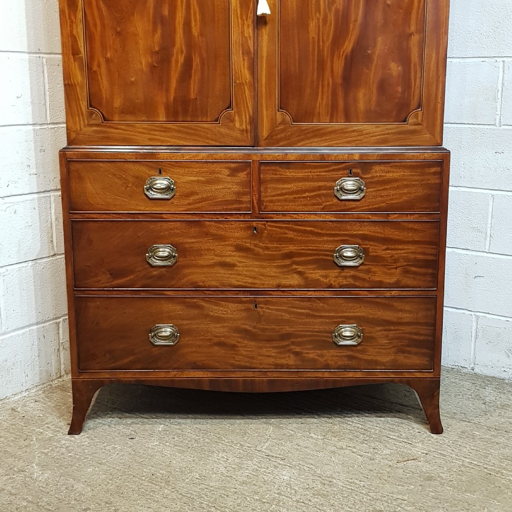 AN ANTIQUE GEORGE 3rd MAHOGANY CLOTHES PRESS C1800 View III