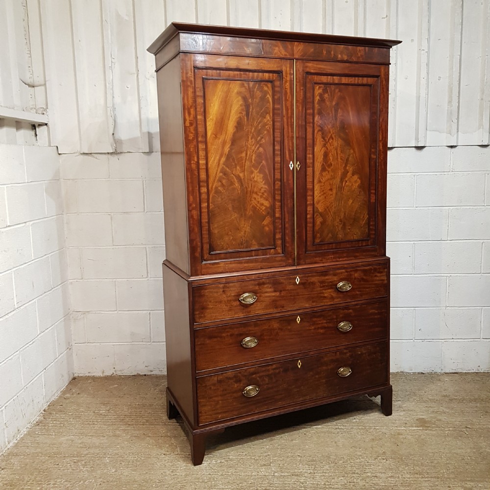 A GEORGE 3rd MAHOGANY CLOTHES PRESS C1790 View V