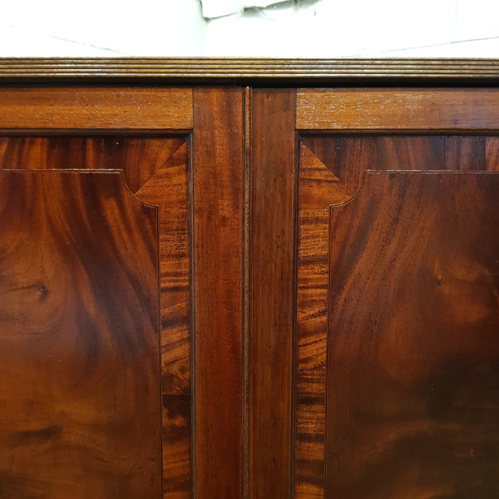 AN ANTIQUE REGENCY MAHOGANY DWARF LINEN PRESS C1800 View II