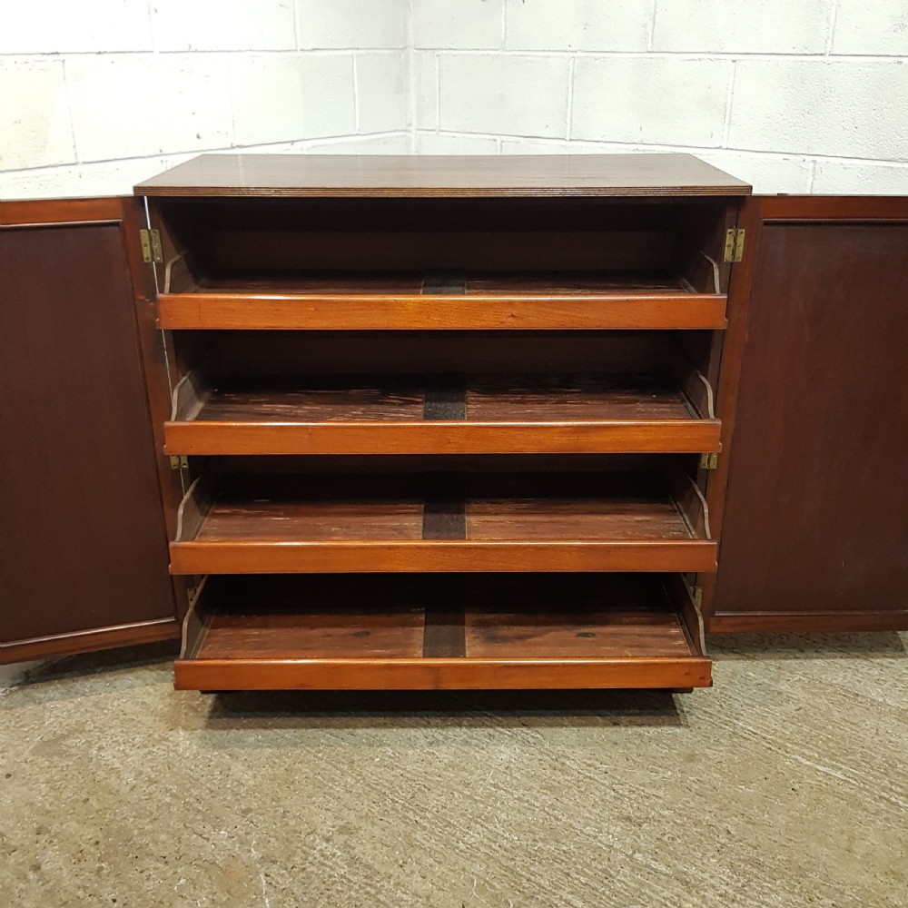 AN ANTIQUE REGENCY MAHOGANY DWARF LINEN PRESS C1800 View VI