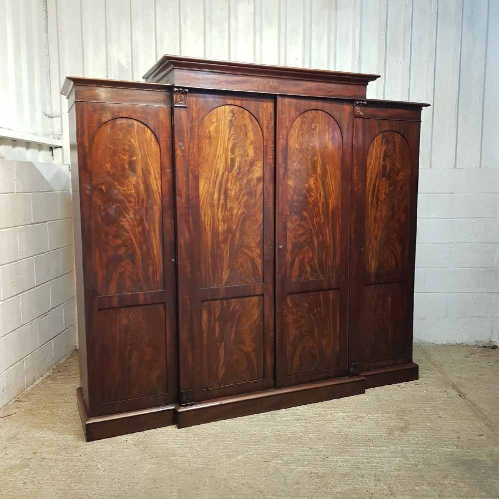 A WILLIAM 4th MAHOGANY FOUR DOOR BREAKFRONT TRIPLE WARDROBE C1830 View VI