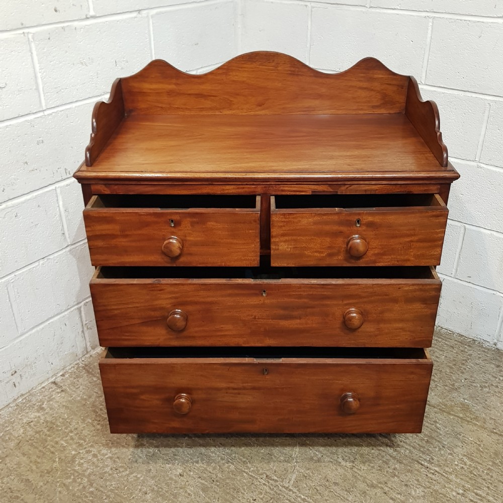 AN ANTIQUE VICTORIAN MAHOGANY 3 HEIGHT CHEST OF DRAWERS C1880 View V