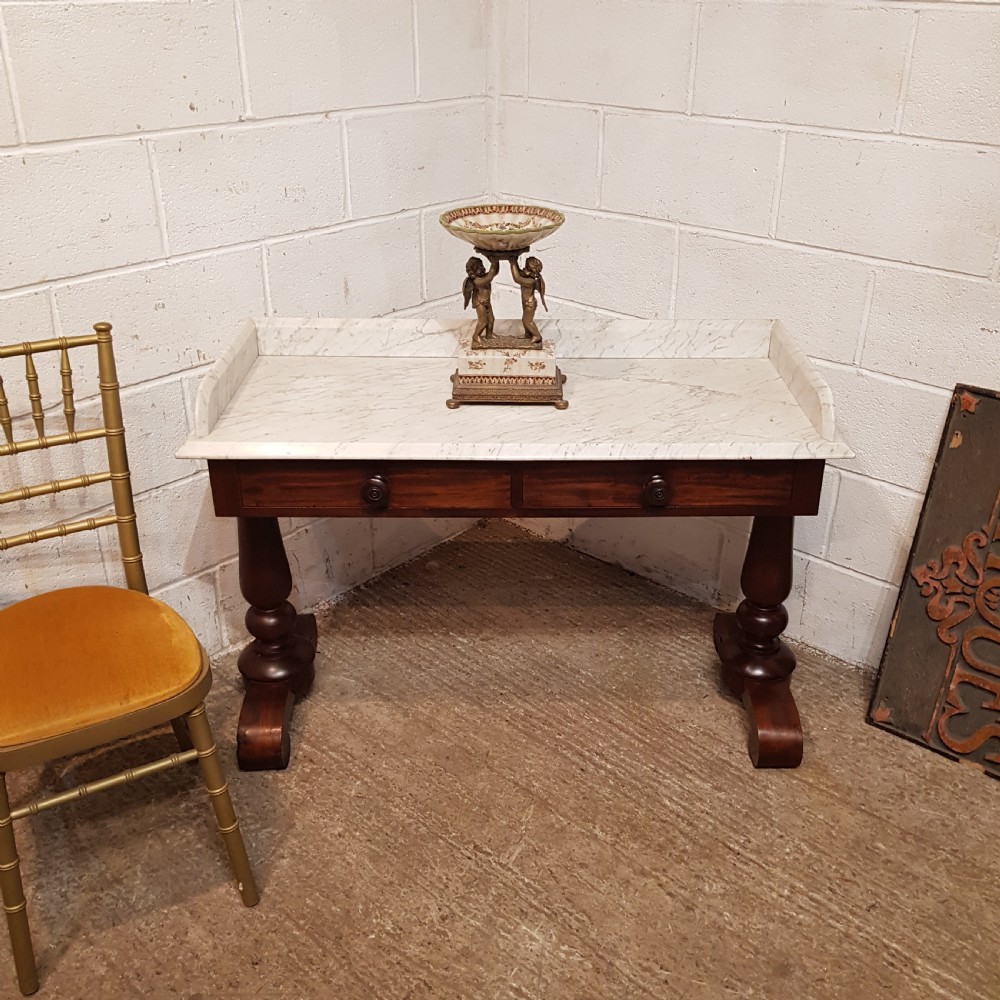AN ANTIQUE VICTORIAN MAHOGANY MARBLE WASHSTAND C1880