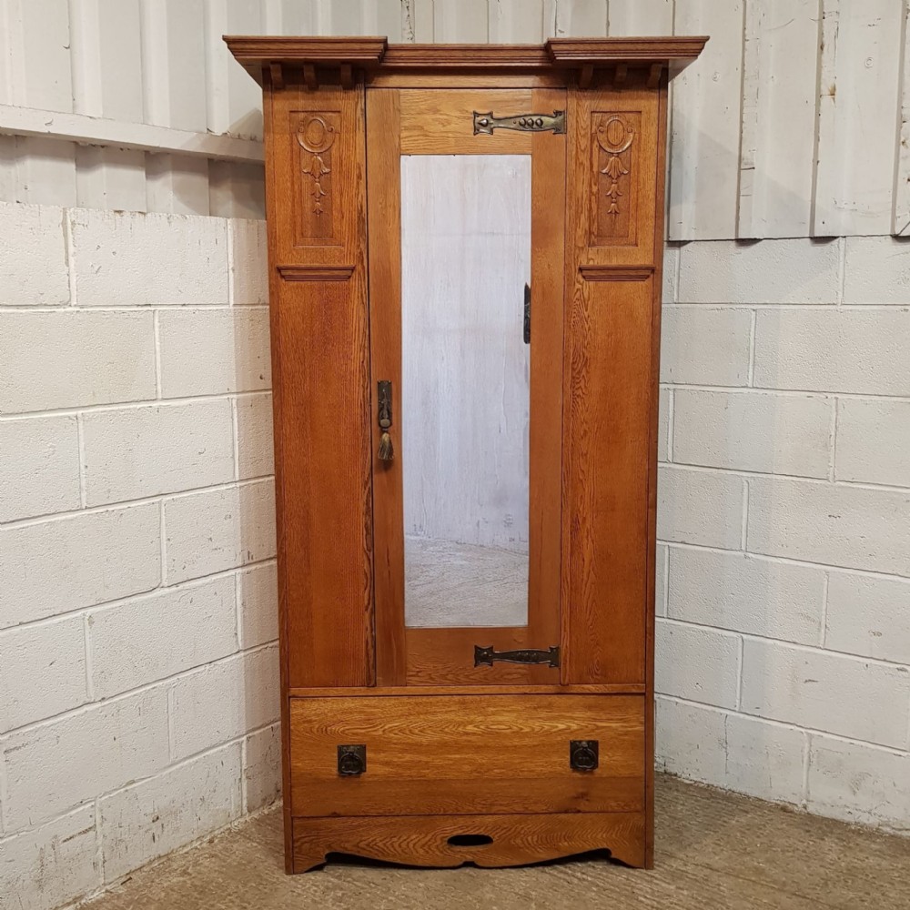 A SINGLE OAK ARTS & CRAFTS WARDROBE C1900