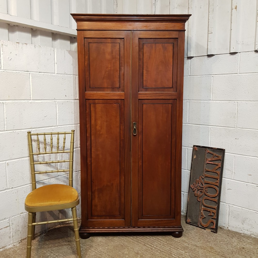 A SMALL EDWARDIAN MAHOGANY DOUBLE FITTED WARDROBE C1900