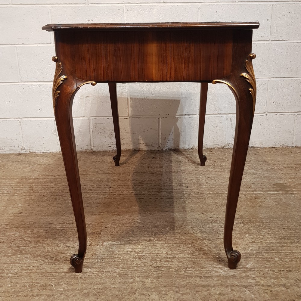 AN ANTIQUE WALNUT SERPENTINE FRONTED WRITING TABLE / DESK C1900 View XIII