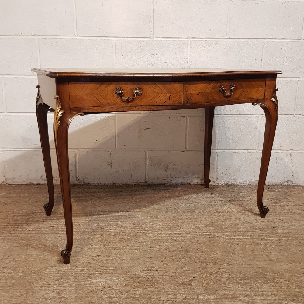 AN ANTIQUE WALNUT SERPENTINE FRONTED WRITING TABLE / DESK C1900 View XIV