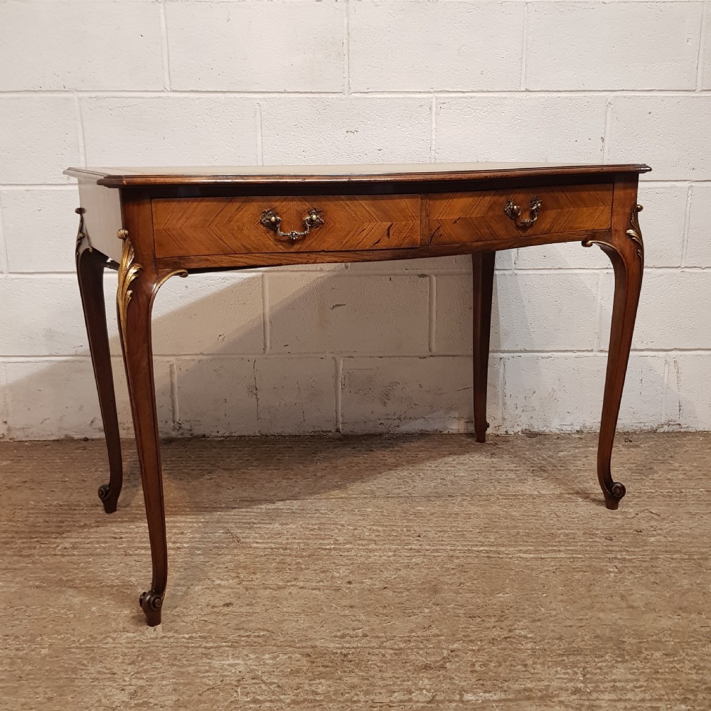 AN ANTIQUE WALNUT SERPENTINE FRONTED WRITING TABLE / DESK C1900 View XVI
