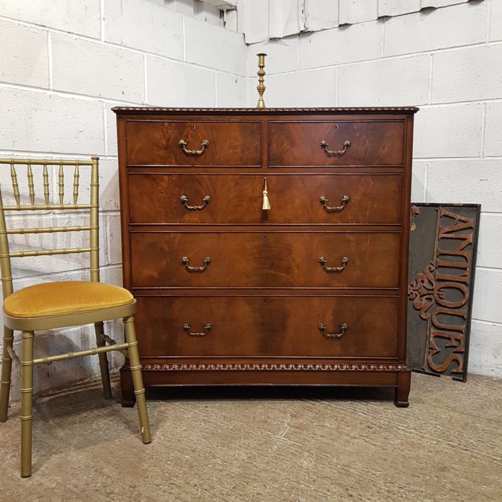 AN ANTIQUE EDWARDIAN MAHOGANY FOUR HEIGHT CHEST OF DRAWERS C1900
