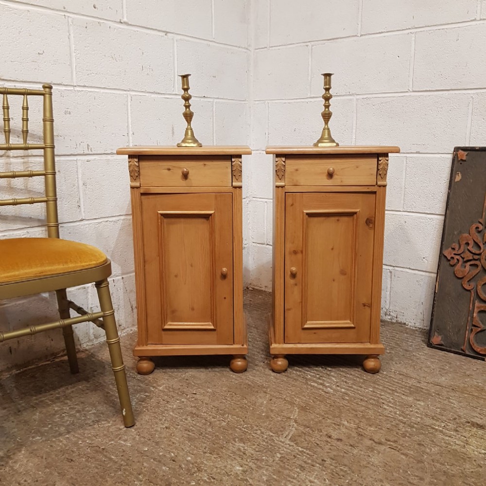 AN ANTIQUE PAIR OF CONTINENTAL PINE BEDSIDE CABINETS C1910