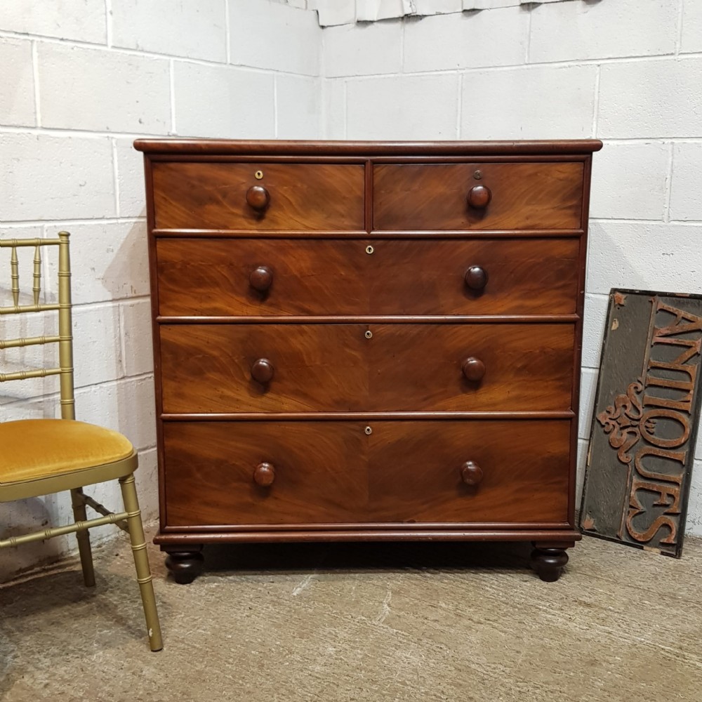 A VICTORIAN MAHOGANY 4 HEIGHT CHEST OF DRAWERS C1880