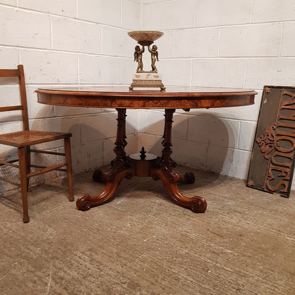 A LATE VICTORIAN WALNUT TIP TOP DINING TABLE C1890