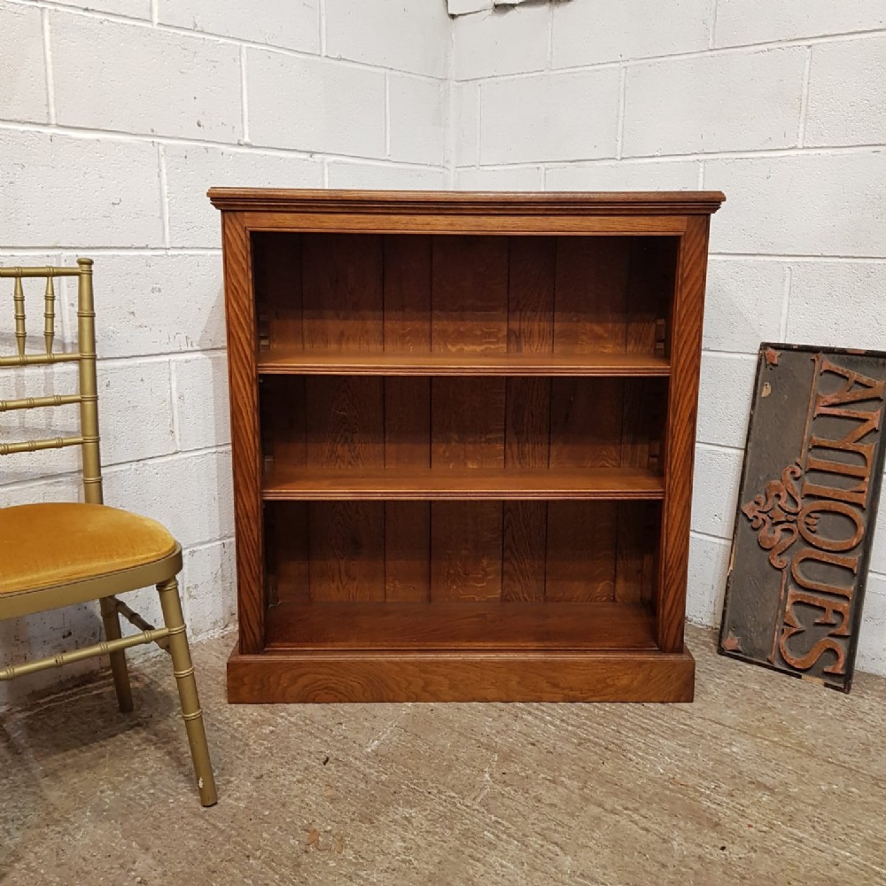 AN ANTIQUE LIGHT OPEN OAK BOOKCASE C1900