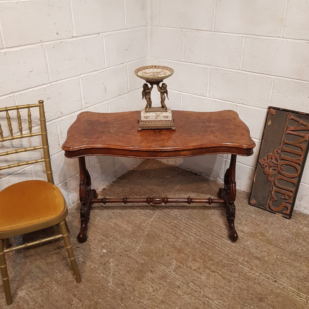 A VICTORIAN WALNUT AND BURR WALNUT SIDE TABLE C1880