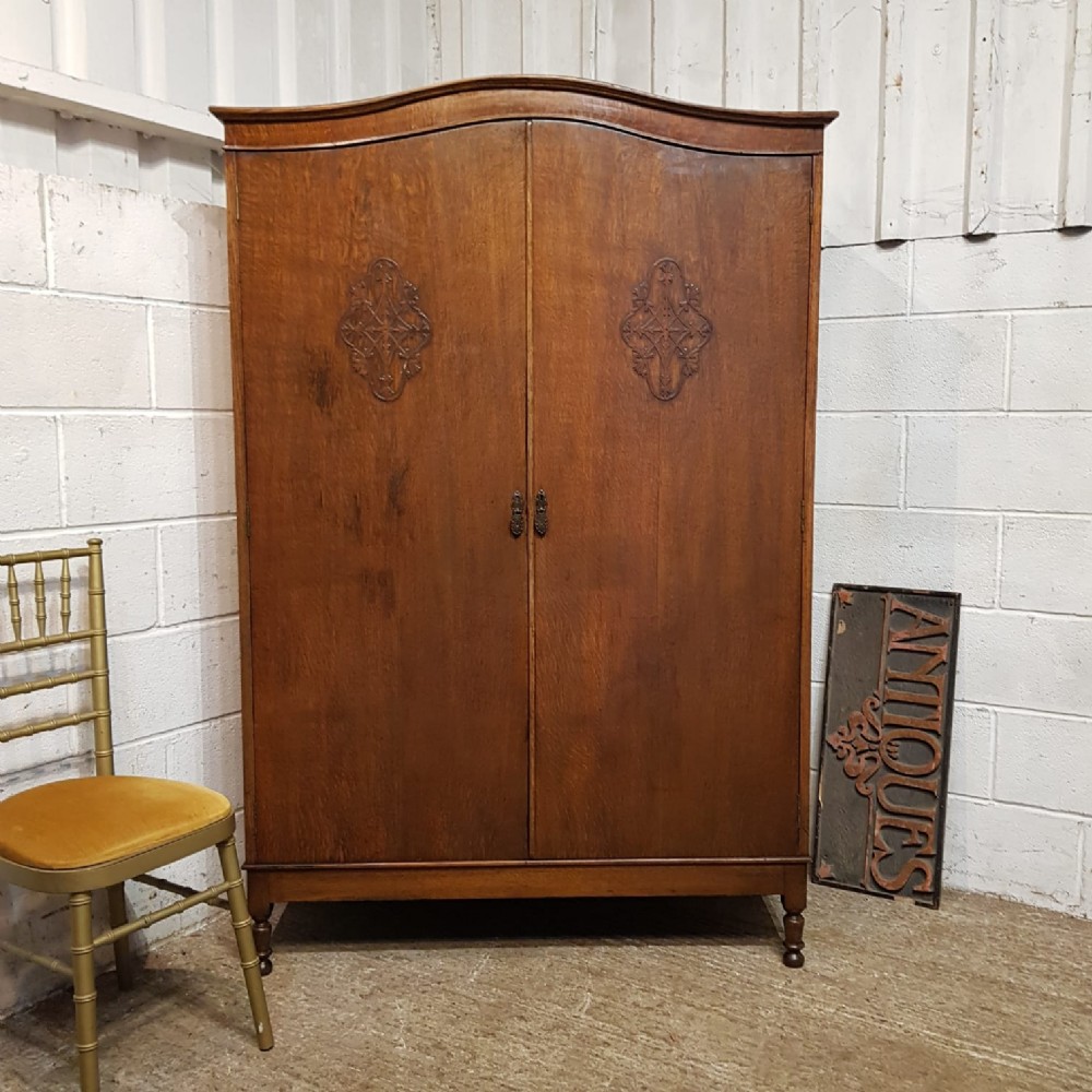 AN ANTIQUE OAK DOUBLE WARDROBE C1920