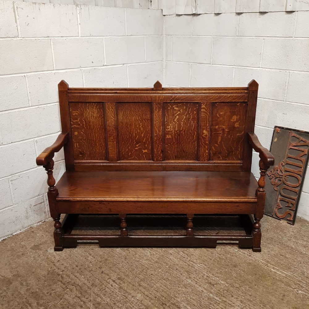 AN ORIGINAL ANTIQUE OAK SETTLE C1820