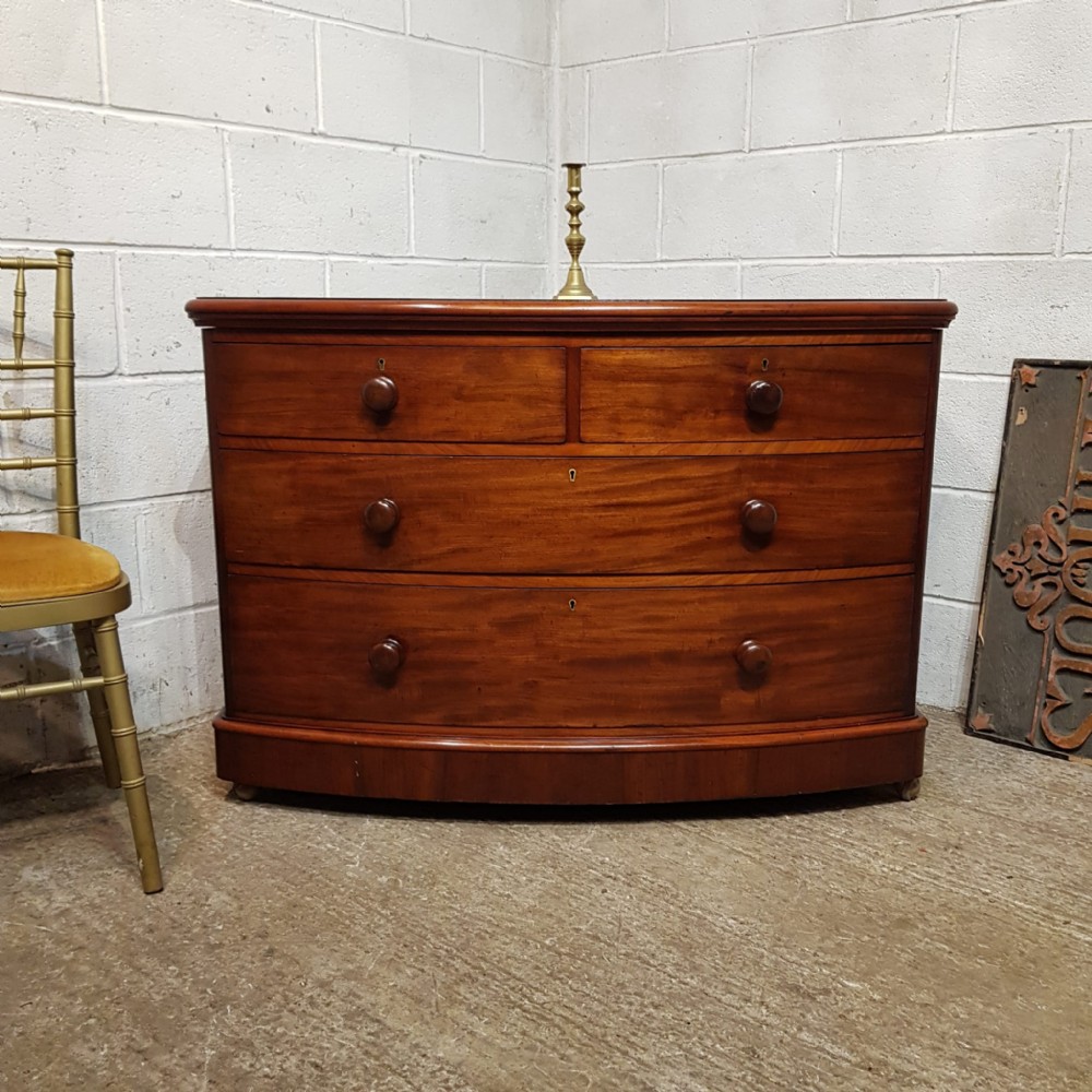 A VICTORIAN MAHOGANY 3 HEIGHT BOW FRONTED CHEST OF DRAWERS C1880