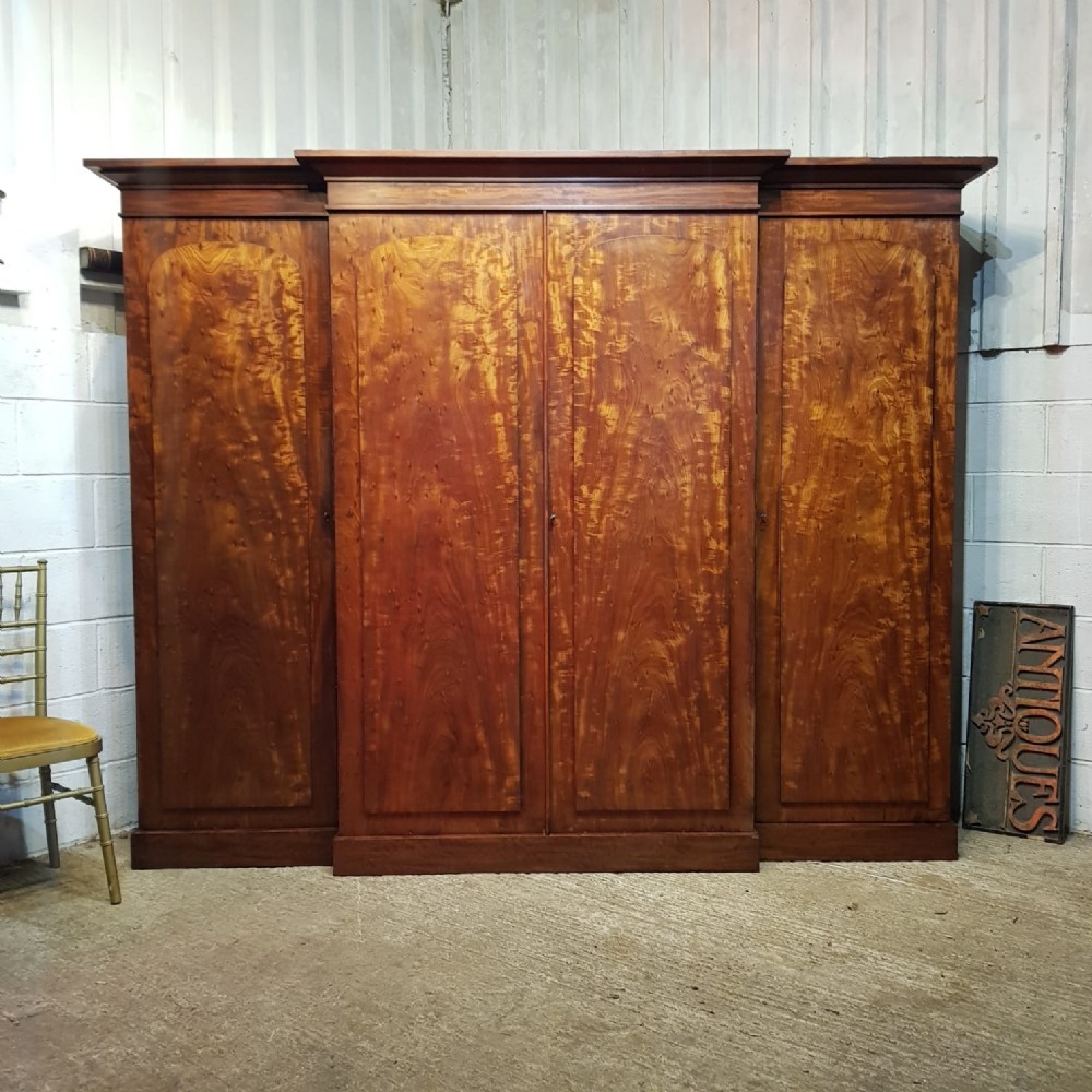 A WILLIAM 4th FOUR DOOR MAHOGANY BREAKFRONT WARDROBE C1830