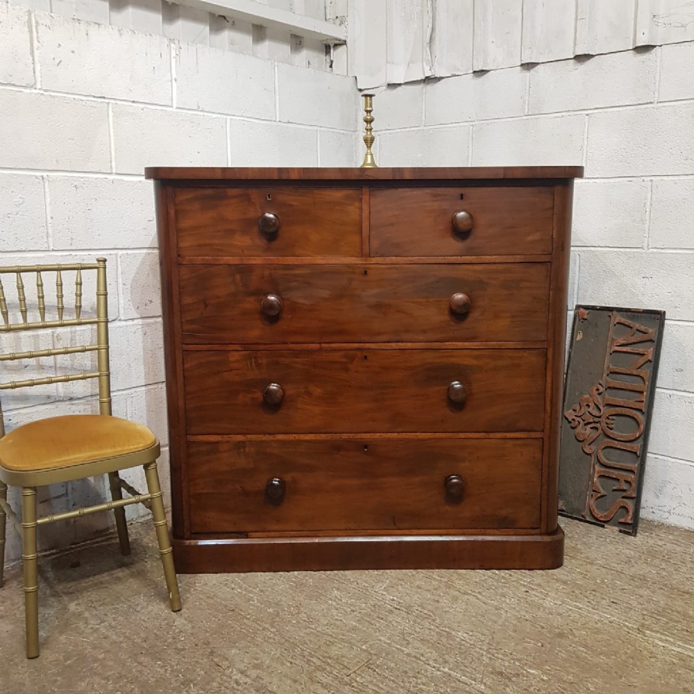A VICTORIAN MAHOGANY 4 HEIGHT CHEST OF DRAWERS C1860
