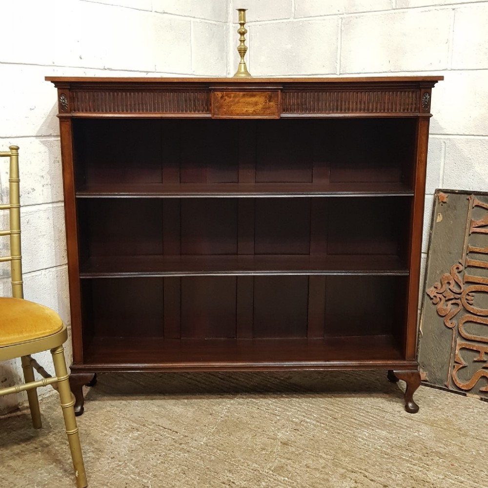AN EDWARDIAN MAHOGANY CHIPPENDALE STYLE OPEN BOOKCASE C1900