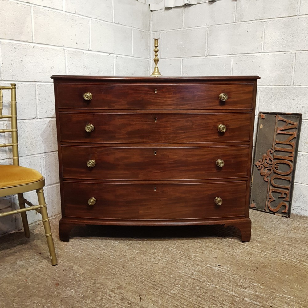 A GEORGE 3rd MAHOGANY BOW FRONTED 4 HEIGHT CHEST OF DRAWERS C1800