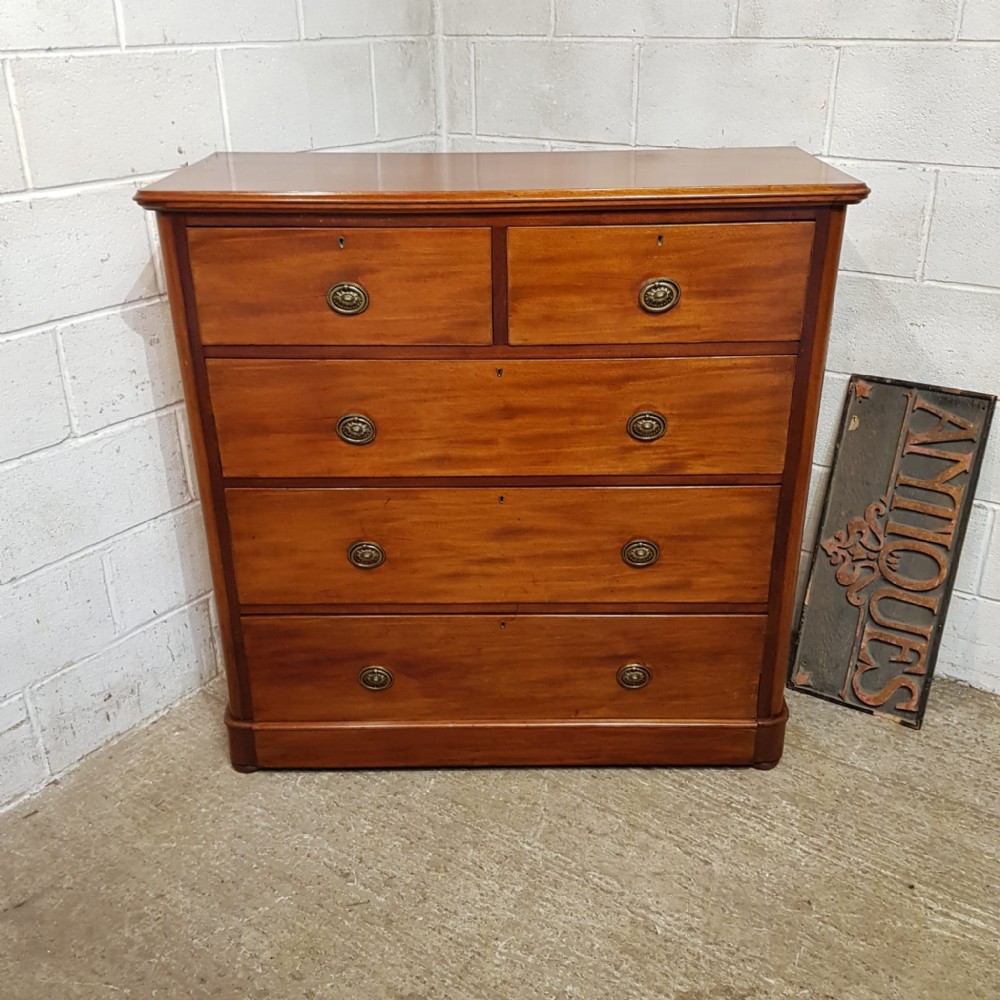 A VICTORIAN MAHOGANY 4 HEIGHT CHEST OF DRAWERS C1890