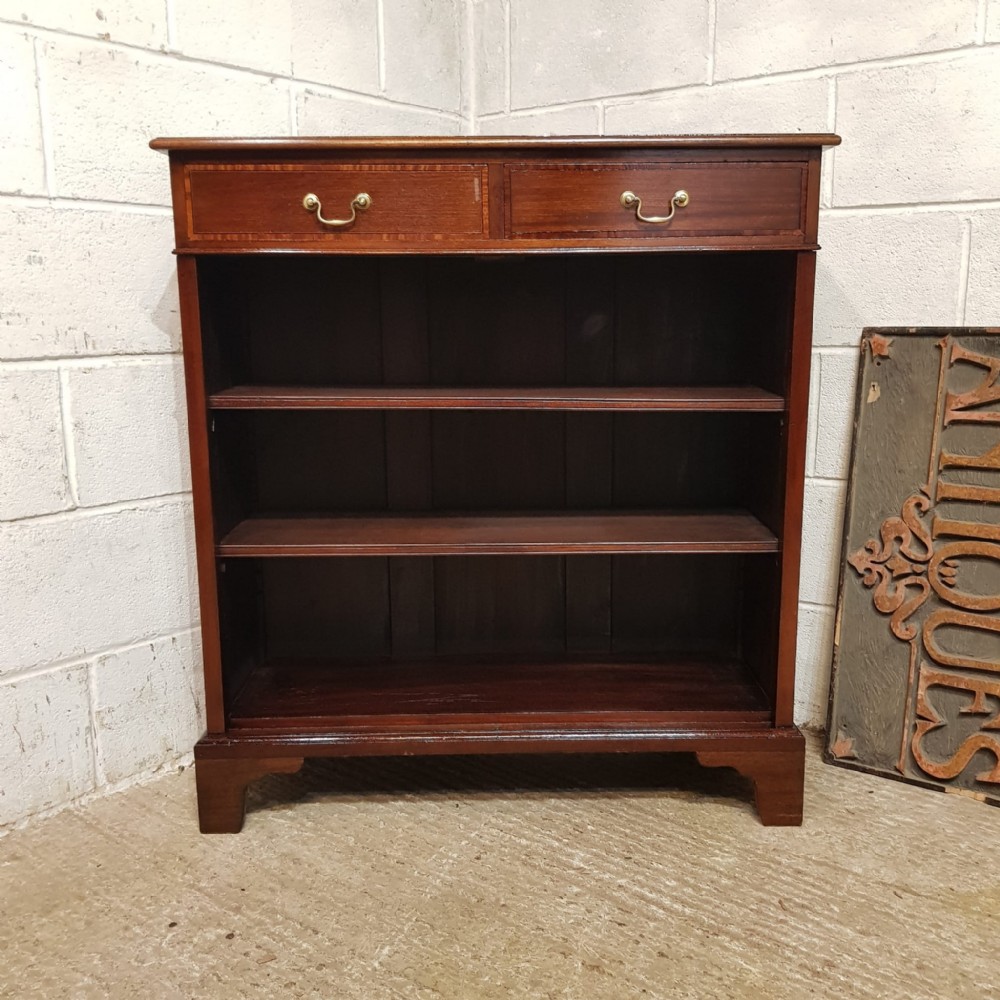 AN EDWARDIAN MAHOGANY OPEN BOOKCASE C1900
