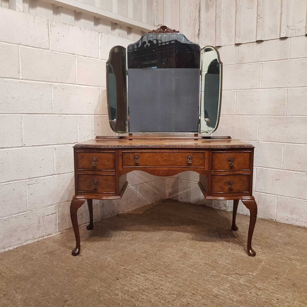 A QUEEN ANNE STYLE SERPENTINE FRONTED BURR WALNUT DRESSING TABLE C1920