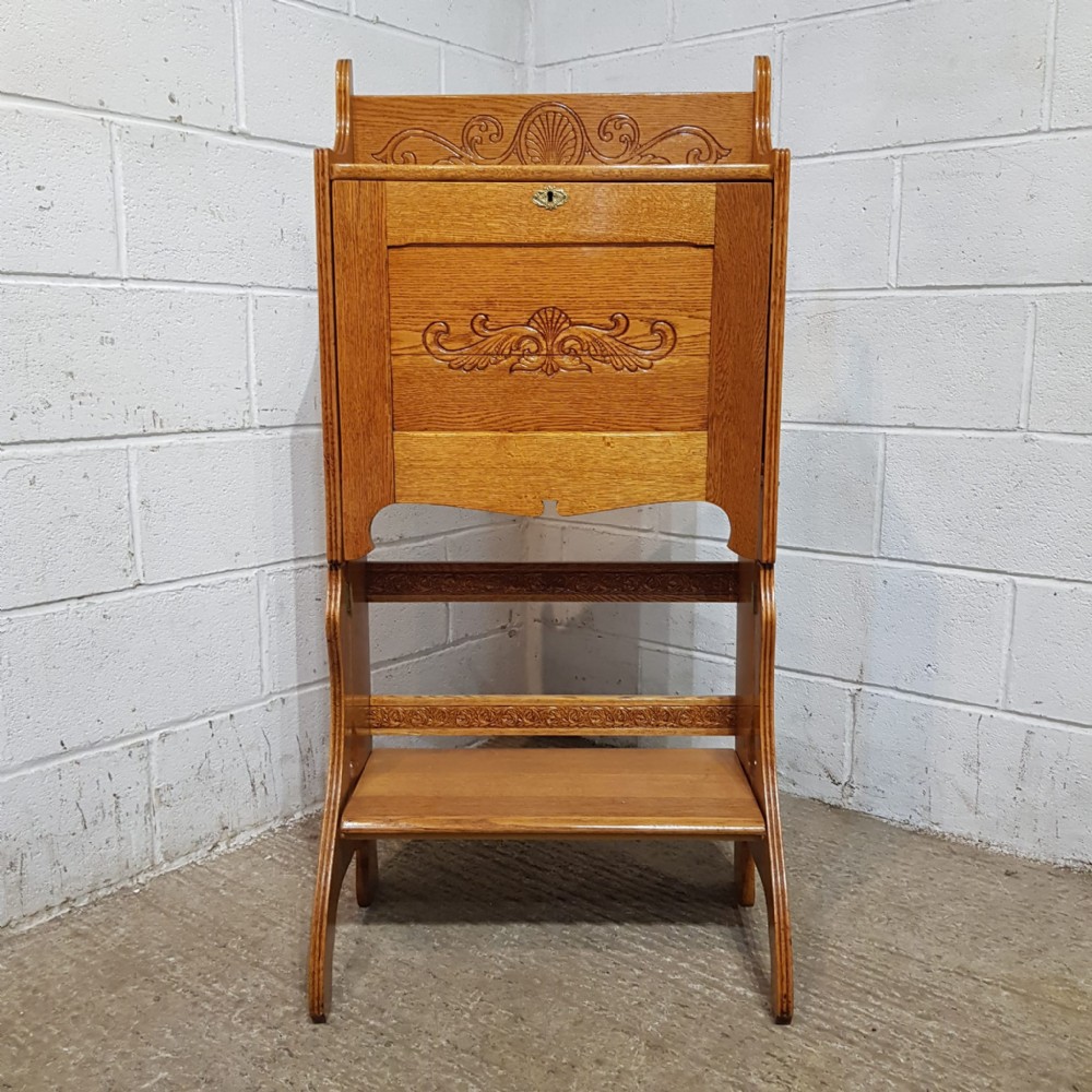AN ARTS AND CRAFTS LARKIN BUREAU C1900