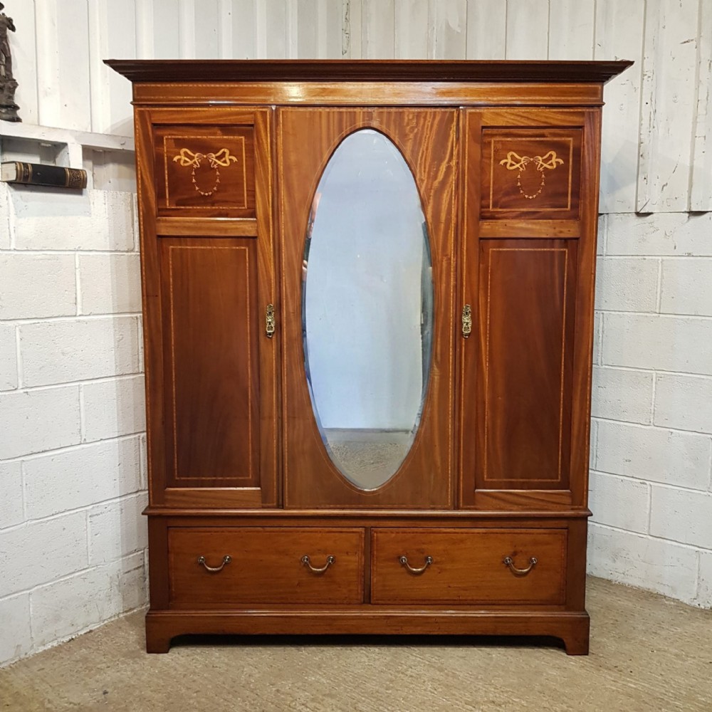 AN EDWARDIAN MAHOGANY DOUBLE WARDROBE C1900