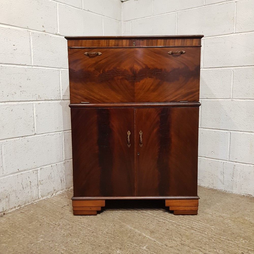 AN ART DECO DRINKS CABINET IN MAHOGANY C1920